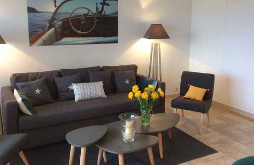 Sainte-Maxime City Centre Apartment | Individual rents Apartment refurbished in 2017, facing the sea, terrace