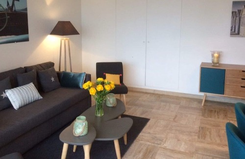 Sainte-Maxime City Centre Apartment | Individual rents Apartment refurbished in 2017, facing the sea, terrace