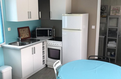 Connaux Apartment | Individual STUDIO with peaceful pool in small village