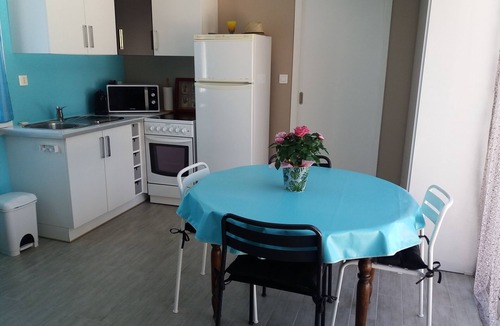 Connaux Apartment | Individual STUDIO with peaceful pool in small village