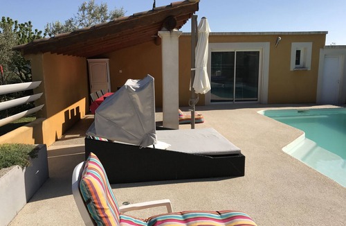 Connaux Apartment | Individual STUDIO with peaceful pool in small village