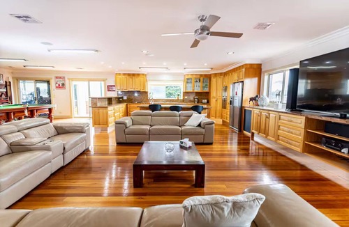 Mornington House | Indoor Heated Pool & Spa-The Pomegranate