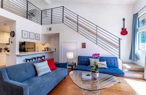 Hollywood House | Indoor Parking! Walk 2 Hollywood Blvd/Bowl