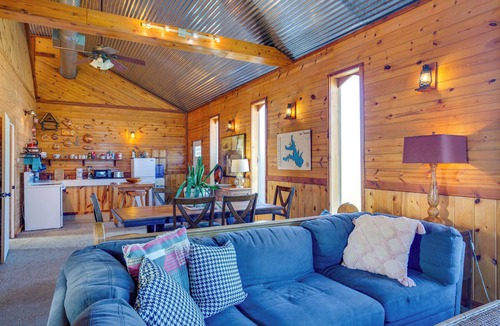 Quinlan Cabin | Indoor Pool & Boat Ramp: Lake Tawakoni Group Gem