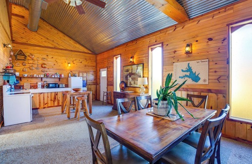 Quinlan Cabin | Indoor Pool & Boat Ramp: Lake Tawakoni Group Gem