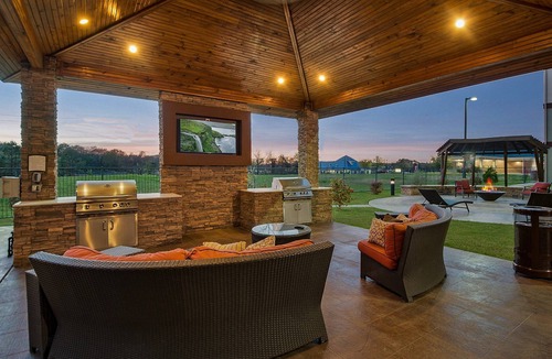Longview Condo | Indoor Pool. Free Breakfast. Gym & Business Center.
