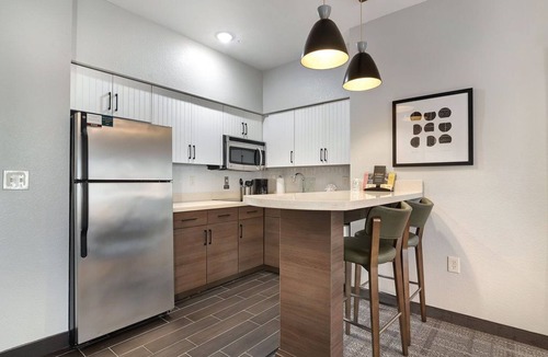 Longview Condo | Indoor Pool. Free Breakfast. Great for Small Groups!