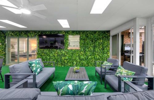 Irving House | Indoor Pool & Hot Tub Near AT&T Stadium