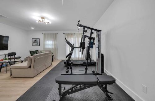 Irving House | Indoor Pool & Hot Tub Near AT&T Stadium