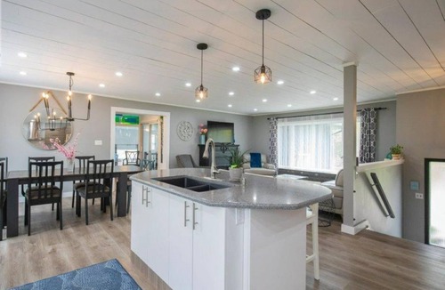 Trent Lakes Cottage | INDOOR POOL, HOT TUB & SAUNA! Welcome to Bluehaven in the Kawartha's!