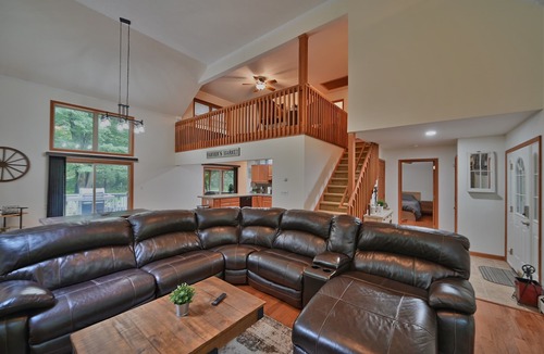 Gouldsboro House | Indoor Pool/HotTubnGameRoom/Ski Resortsn4BR #1 Community in the Heart of Poconos