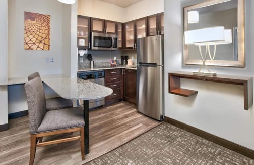 Plano Condo | Indoor Pool + Wi-Fi | Fully Equipped King Suite
