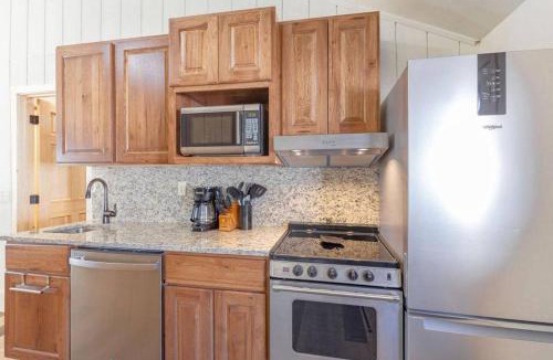 Tofte Apartment | Indoor Sauna FIrePlace Garage Wifi Smart TV