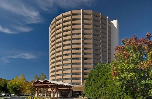 Gatlinburg Hotel | Indoor Swimming Pool, Pets Allowed! Unwind in Gatlinburg's Lap of Comfort!
