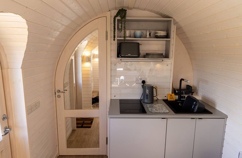 Arnold Cottage | Indrek - Mayflower Meadow