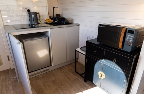 Arnold Cottage | Indrek - Mayflower Meadow