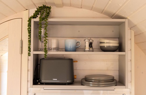 Arnold Cottage | Indrek - Mayflower Meadow