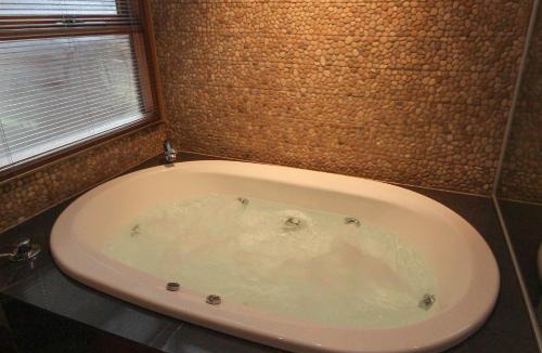 Hepburn Springs Villa | Indulge at Hepburn