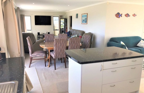 Cable Bay House | Indulge @ Coopers - Elevated executive holiday home