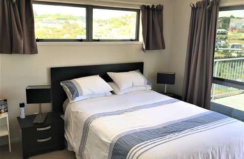 Cable Bay House | Indulge @ Coopers - Elevated executive holiday home