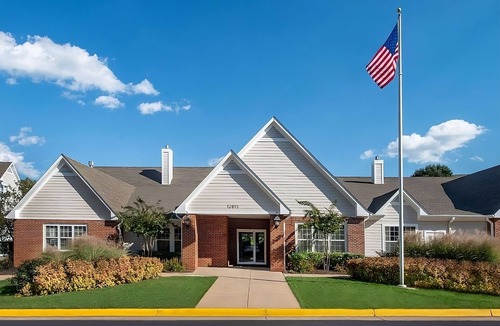 Fairfax Apartment | Indulge in a Delightful Hobbies, Free Breakfast, Pet-Friendly Stay!