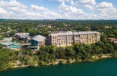Lakeway Hotel | Indulge in Home-Like Comfort! Pet-Friendly, Outdoor Pool!