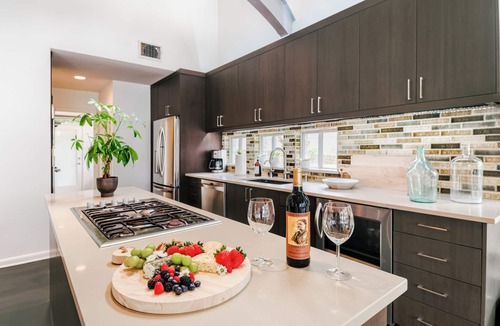 Volente House | Indulge in Luxury ★Sweeping Lake Travis Views ★Deep Water ★Mesmerizing Sunsets!