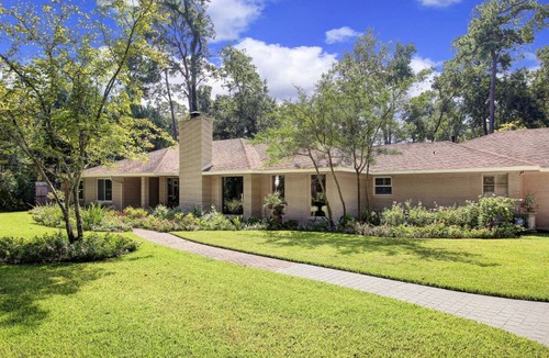 The Villages House | Indulge in Private Luxury: Gourmet Kitchen, Upscale Amenities