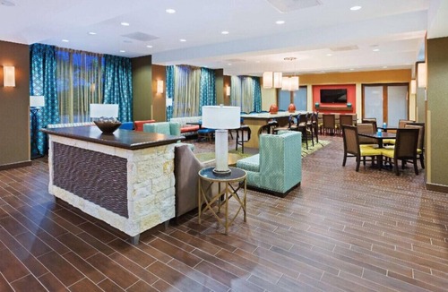 West Oak Hill House | Indulge in Soothing Comfort! Room for Groups!