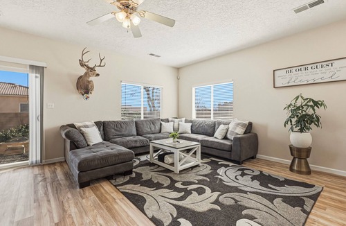 Westgate Heights House | Indulge in this beautiful New Mexico home located in Southwest Albuquerque