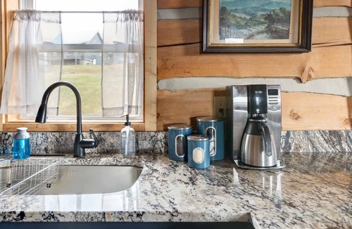 Vesta House | Indulgent Log Cabin near Parkway