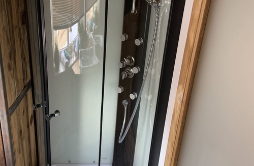 Saint-Christol-Les-Ales Apartment | Industrial studio in the Cévennes