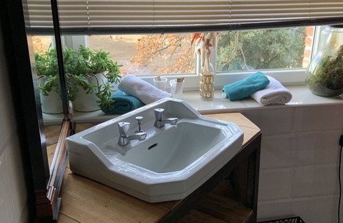 Saint-Christol-Les-Ales Apartment | Industrial studio in the Cévennes