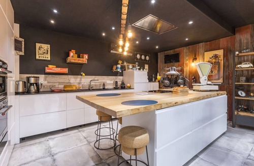 Saint-Mars-de-Coutais Cottage | Industrial-style gîte near Grandlieu Lake, private parking