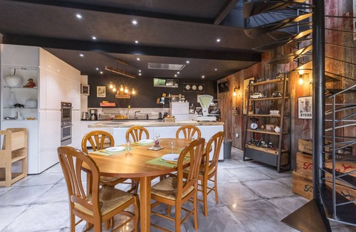 Saint-Mars-de-Coutais Cottage | Industrial-style gîte near Grandlieu Lake, private parking