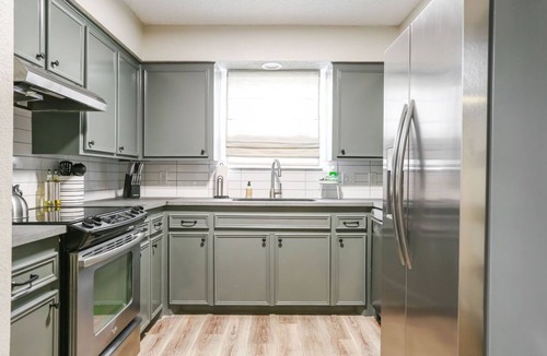 Raintree House | Industrial Chic South Lubbock 3/2