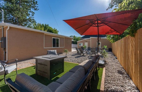 South Salt Lake House | Industrial Modern Getaway -Hot Tub -Exposed Brick