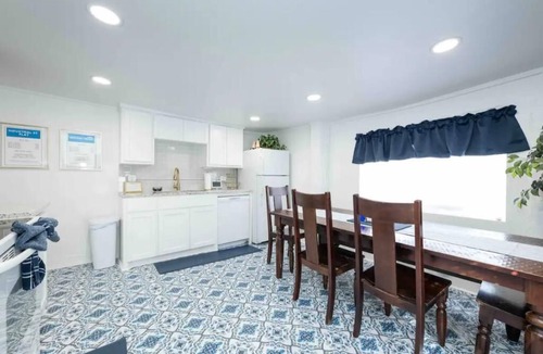 Denton Apartment | Industrial St. Loft on the square