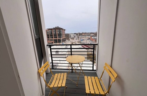 Broad Ripple Apartment | Indy Gem: Modern Flat Steps from Monon Trail