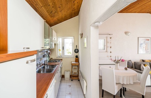 Lozica Apartment | Indy's Beach Apartments -Two Bedroom Apartment with Balcony and Sea View