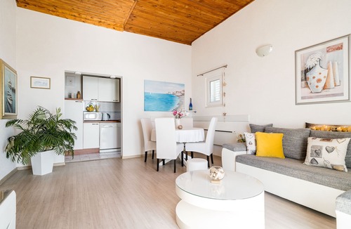 Lozica Apartment | Indy's Beach Apartments -Two Bedroom Apartment with Balcony and Sea View