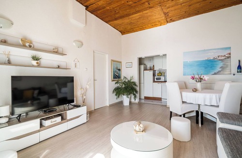 Lozica Apartment | Indy's Beach Apartments