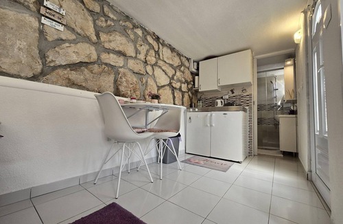 Lozica Apartment | Indy's Beach Apartments