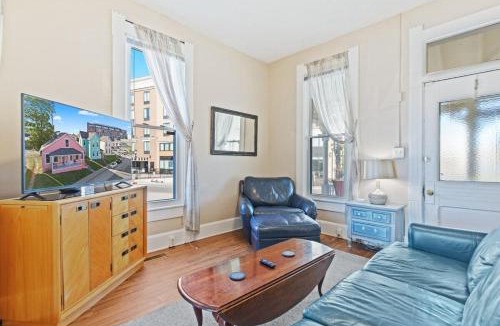 Babe Denny House | Indy Stadium Villas 702