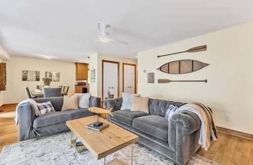 Severn House | Infinite Sparrow-Lakeside Family Retreat