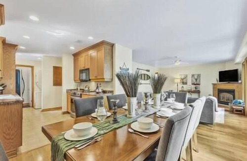 Severn House | Infinite Sparrow-Lakeside Family Retreat