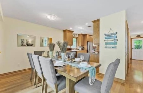 Severn House | Infinite Sparrow-Lakeside Family Retreat