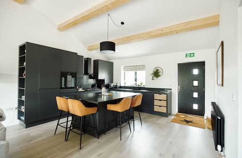 Settle Cottage | INGLEBOROUGH LODGE, with a garden in Settle