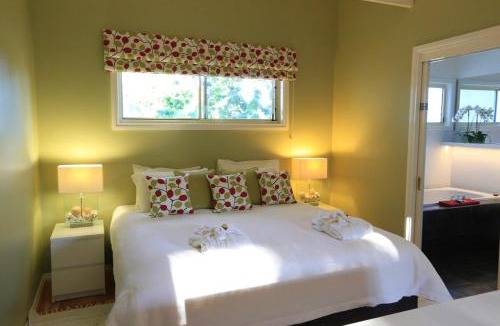 Cowes House | Inglenook Luxury Spa Cottage for Two