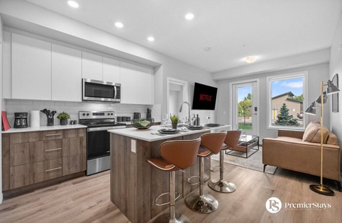 Inglewood Apartment | Inglewood Modern Condo King Bed Parking #21